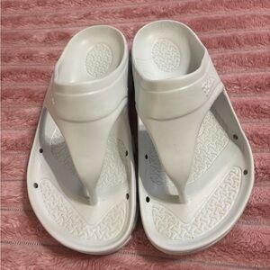 Birkenstock White Thong Sandal EUC women’s 7.5 EU38